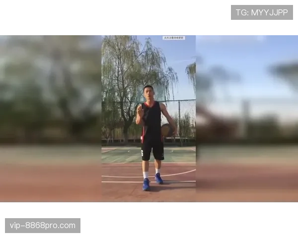 篮球新手必看:如何准确区分走步与两次运球的犯规行为 篮球新手必看:如何准确区分走步与两次运球的犯规行为